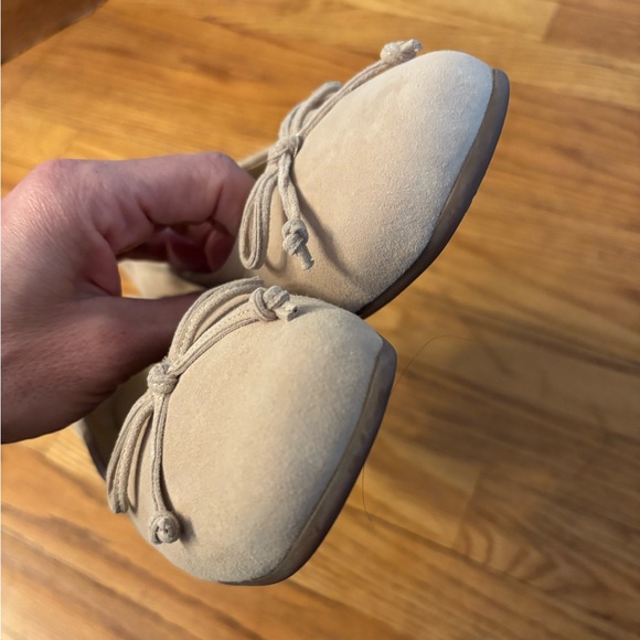 ABEO Cadence Bow Flats in Tan Suede- size 8 - Picture 6 of 10